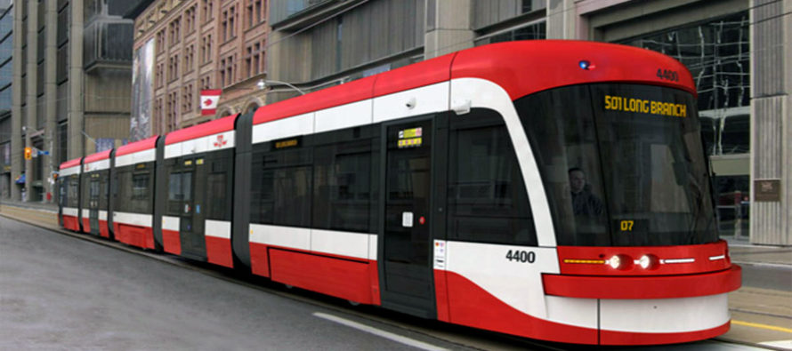 Toronto: A King St. Il progetto pilota ha ridotto i tempi di percorrenza dei tram