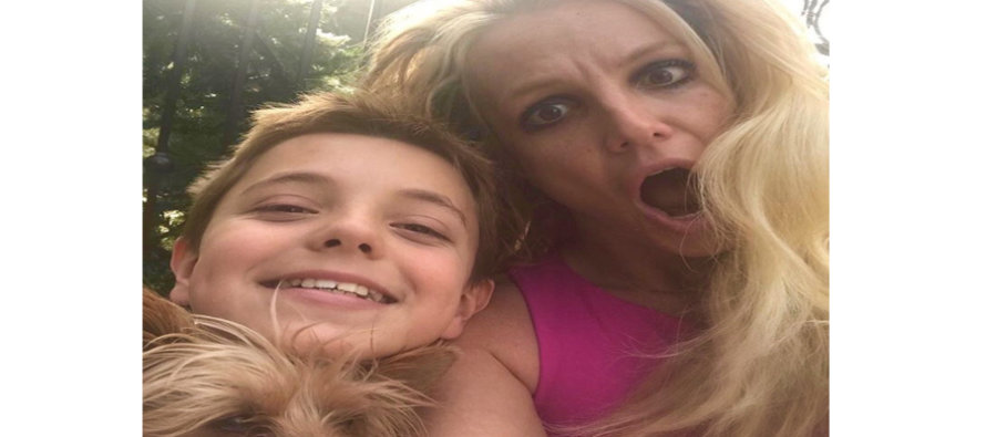 Los Angeles : Britney Spears divide il suo imbarazzo su Instangram dopo essersi chiusa fuori di casa