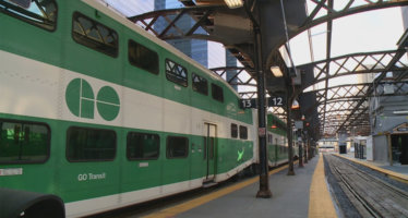 Toronto: fatale incidente nella stazione di Danforth, morto un uomo dopo essere stato colpito da un treno GO