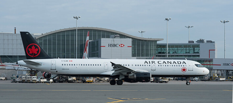 Toronto Pearson: volo air Canada parte in ritardo a causa di un cellulare preso a fuoco